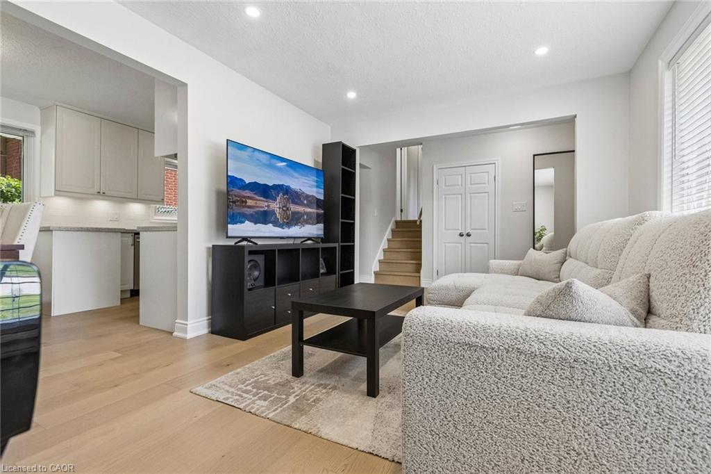 130 Hudson Crescent Property Photo 6