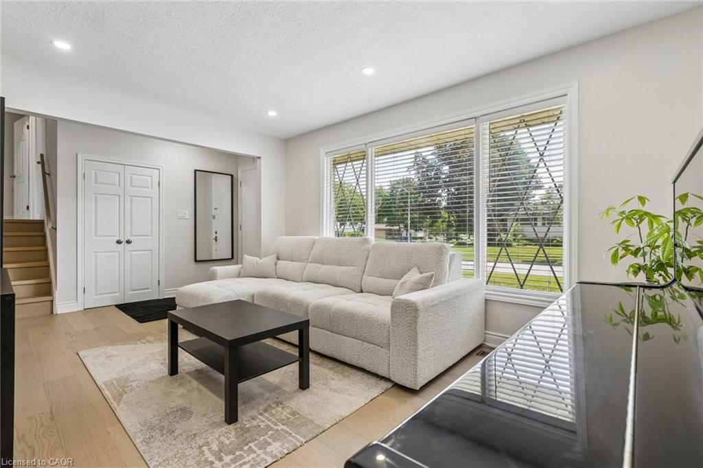 130 Hudson Crescent Property Photo 7