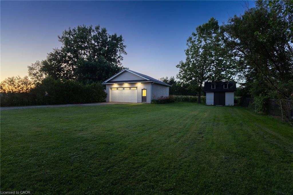 5276 Dickenson Road E Property Photo 5
