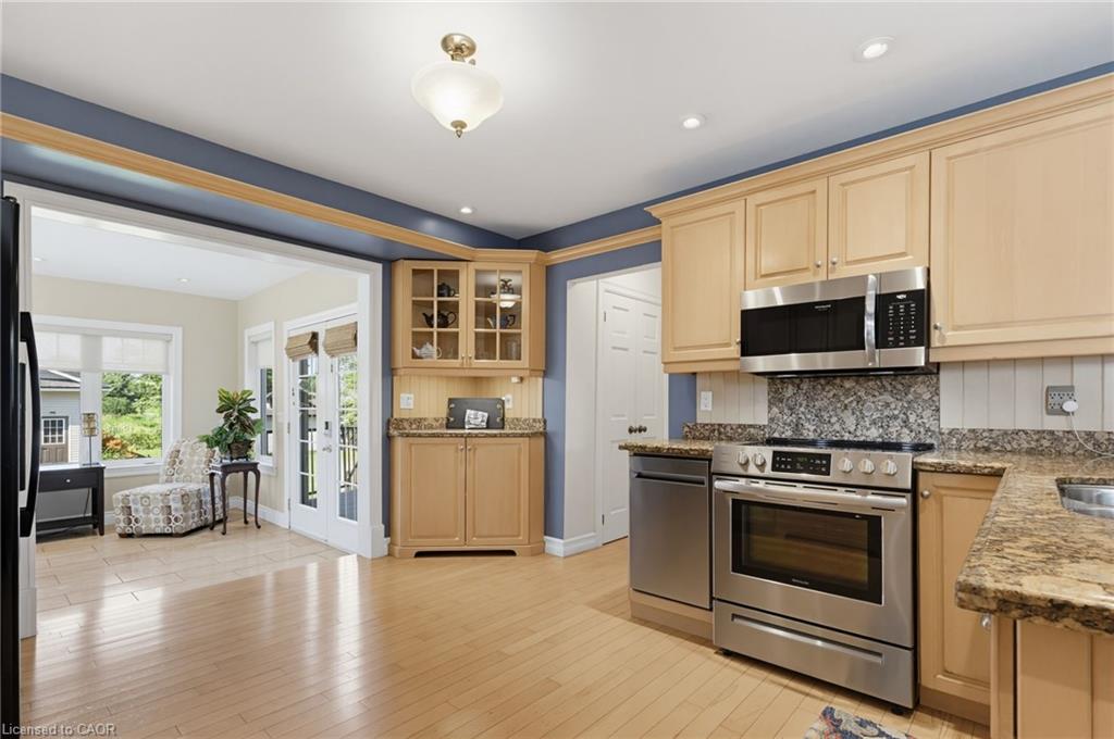 5276 Dickenson Road E Property Photo 11