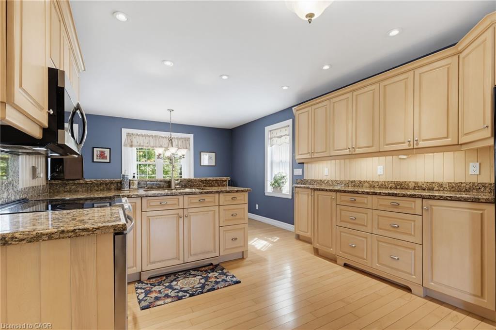 5276 Dickenson Road E Property Photo 12