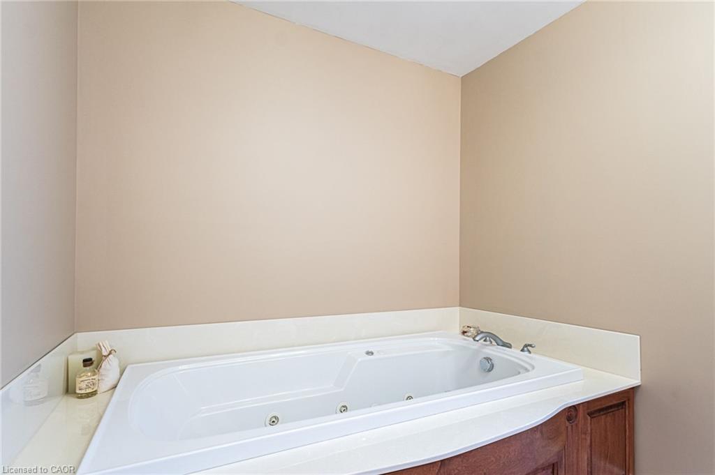 5276 Dickenson Road E Property Photo 31