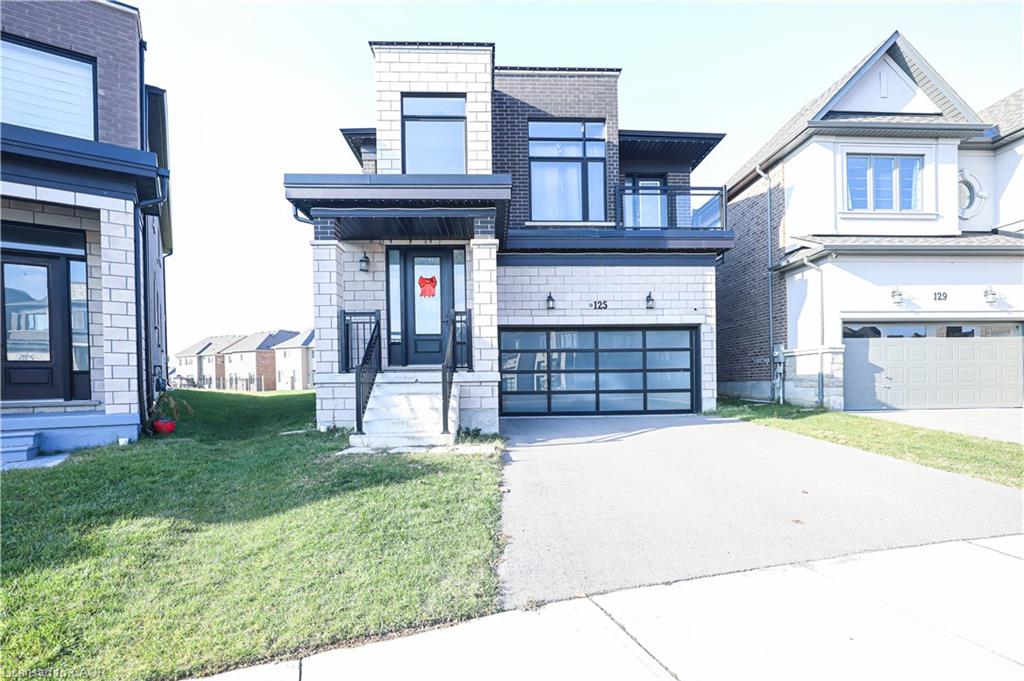 125 Silverwood Crescent Property Photo 2