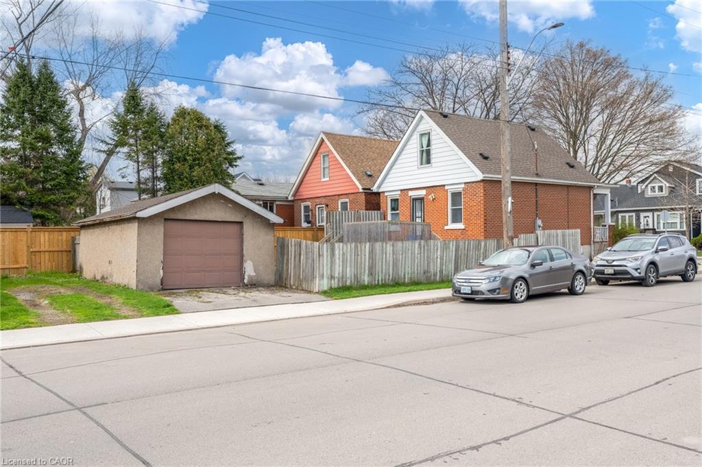 118 Cameron Avenue N Property Photo 3