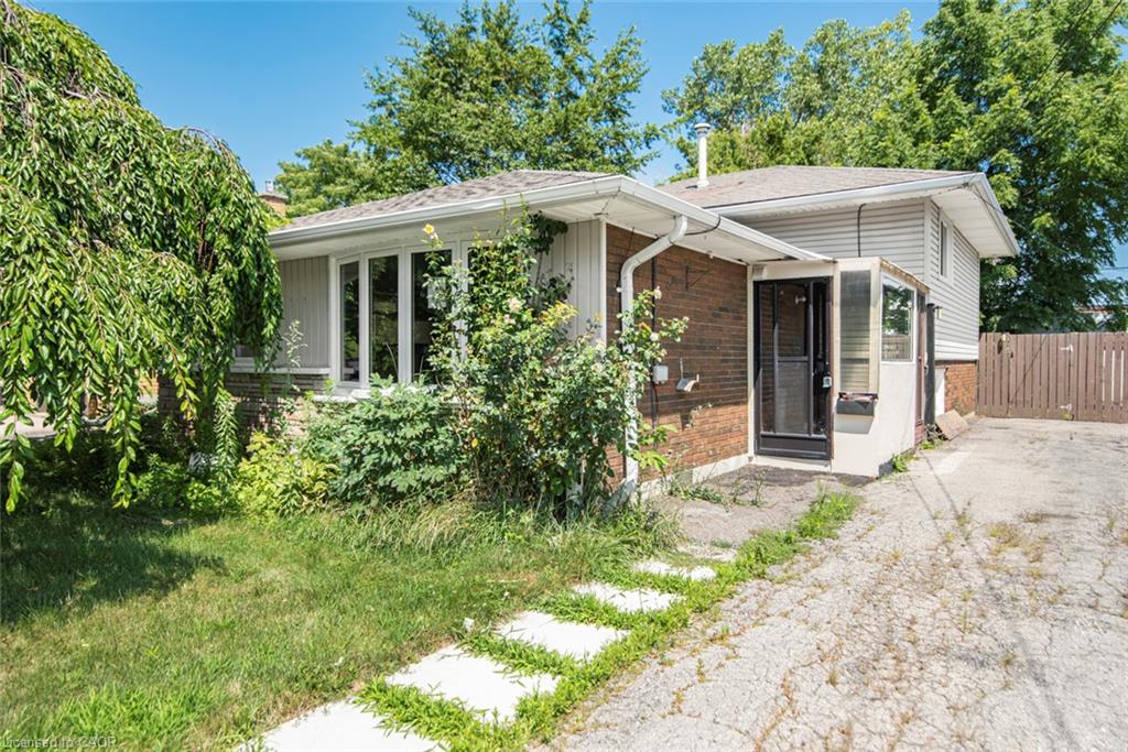 100 Mountain Avenue N Property Photo 2