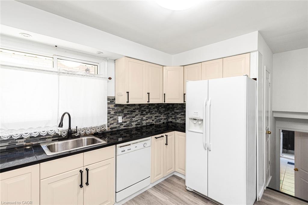 100 Mountain Avenue N Property Photo 12