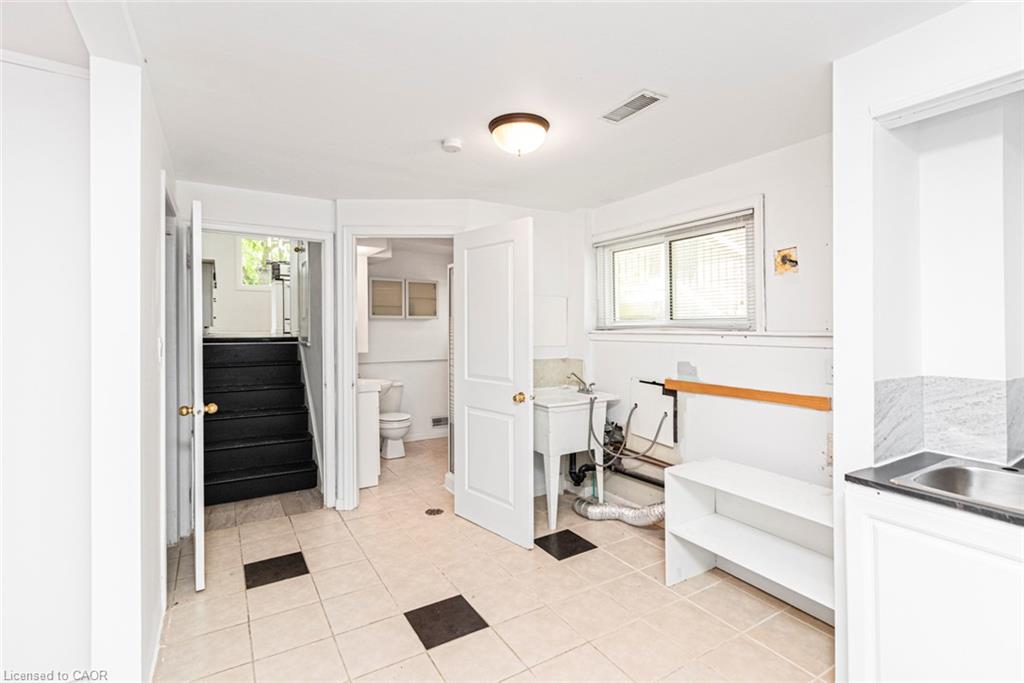 100 Mountain Avenue N Property Photo 34