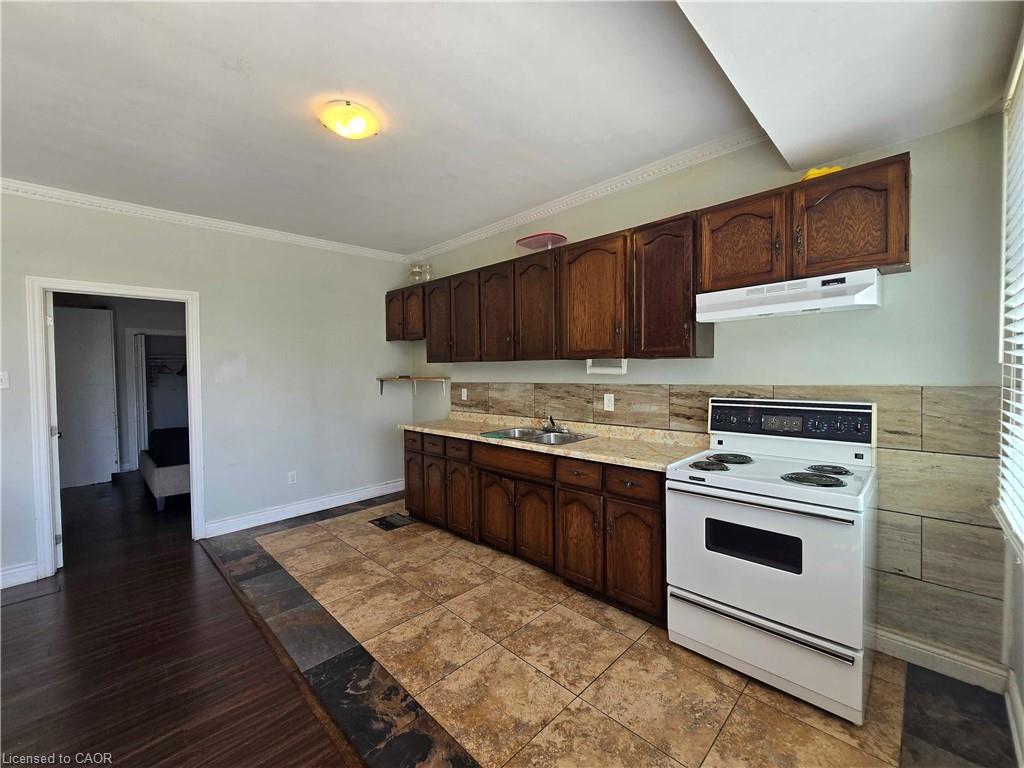 4-461 Melvin Avenue Property Photo 6