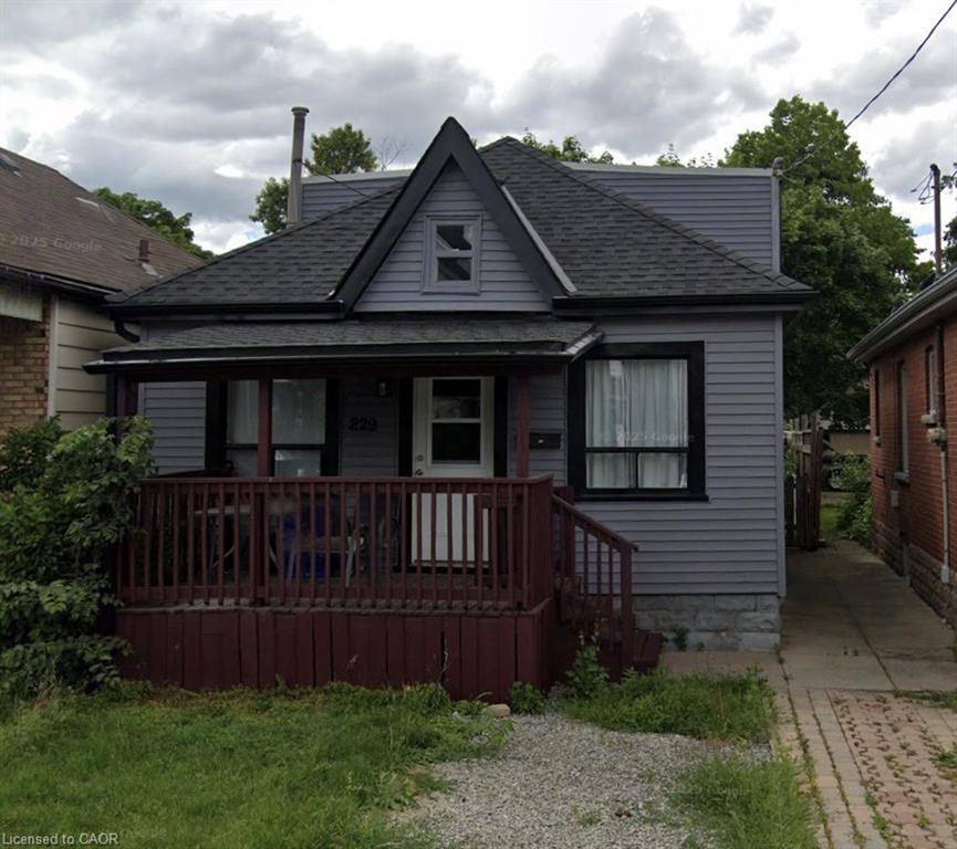 229 Grosvenor Avenue N Property Photo 2