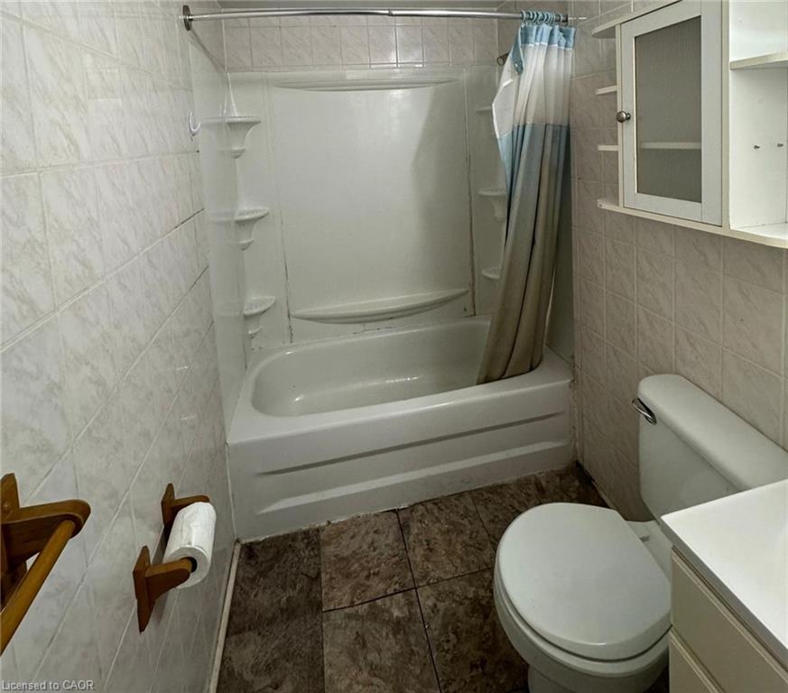 229 Grosvenor Avenue N Property Photo 9