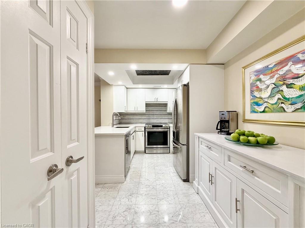 602-130 Carlton Street Property Photo 4