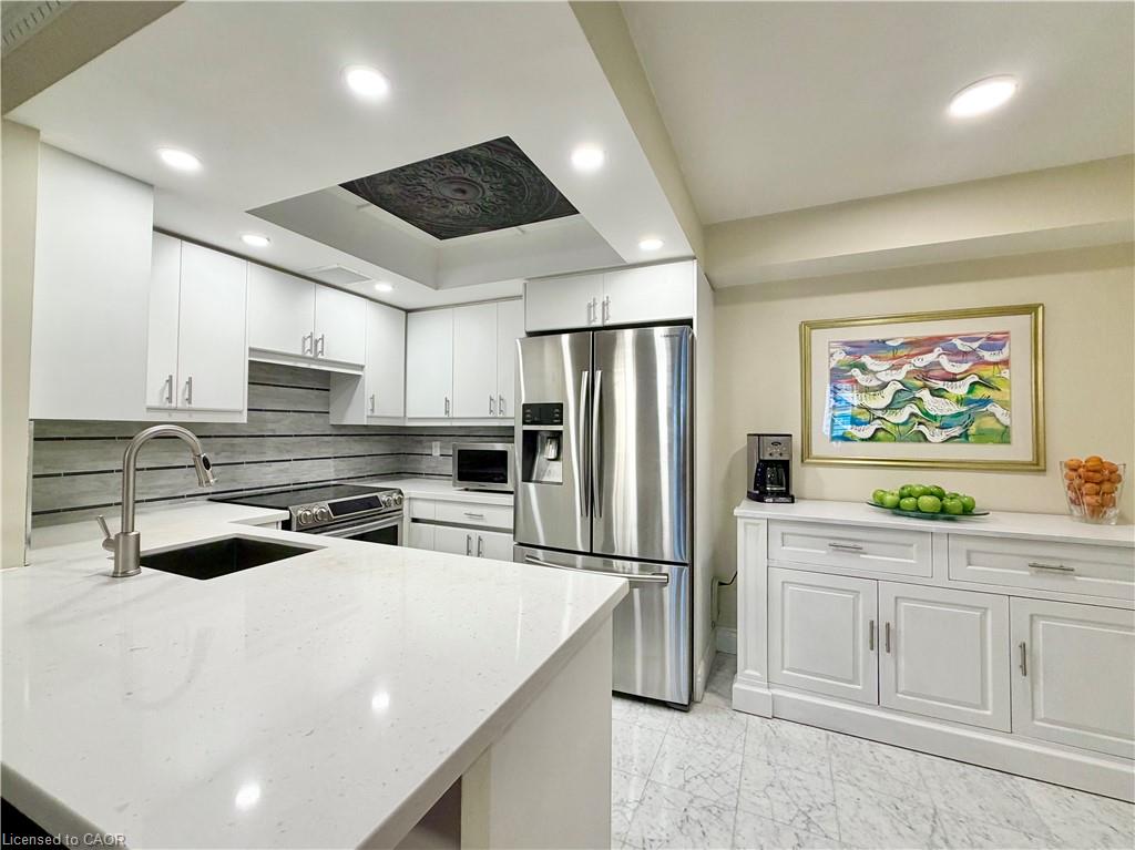 602-130 Carlton Street Property Photo 5