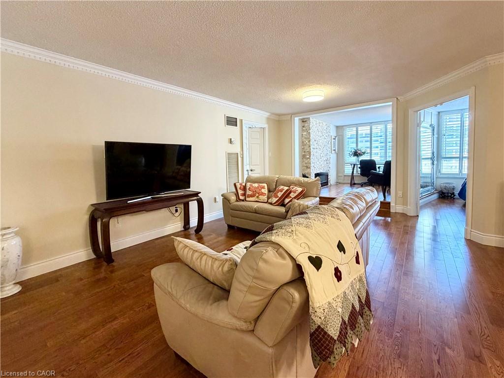 602-130 Carlton Street Property Photo 8