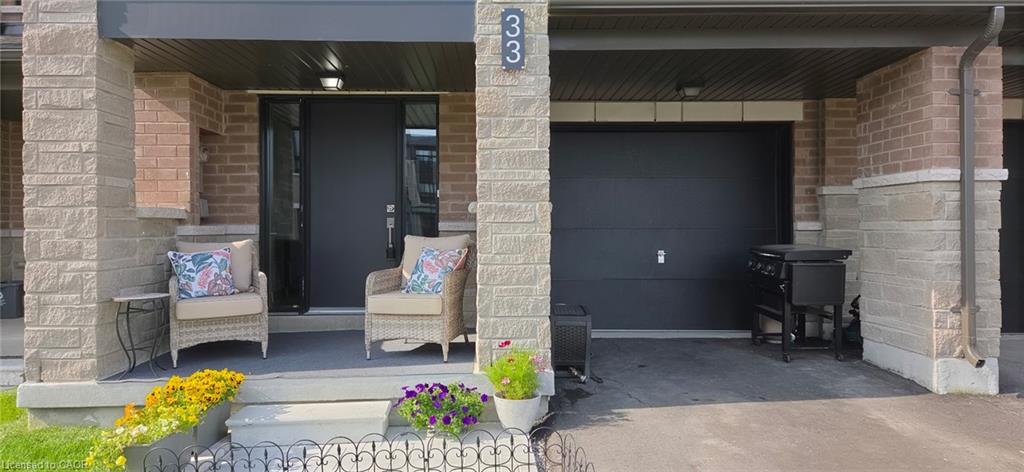 33 Red Maple Lane Property Photo 1