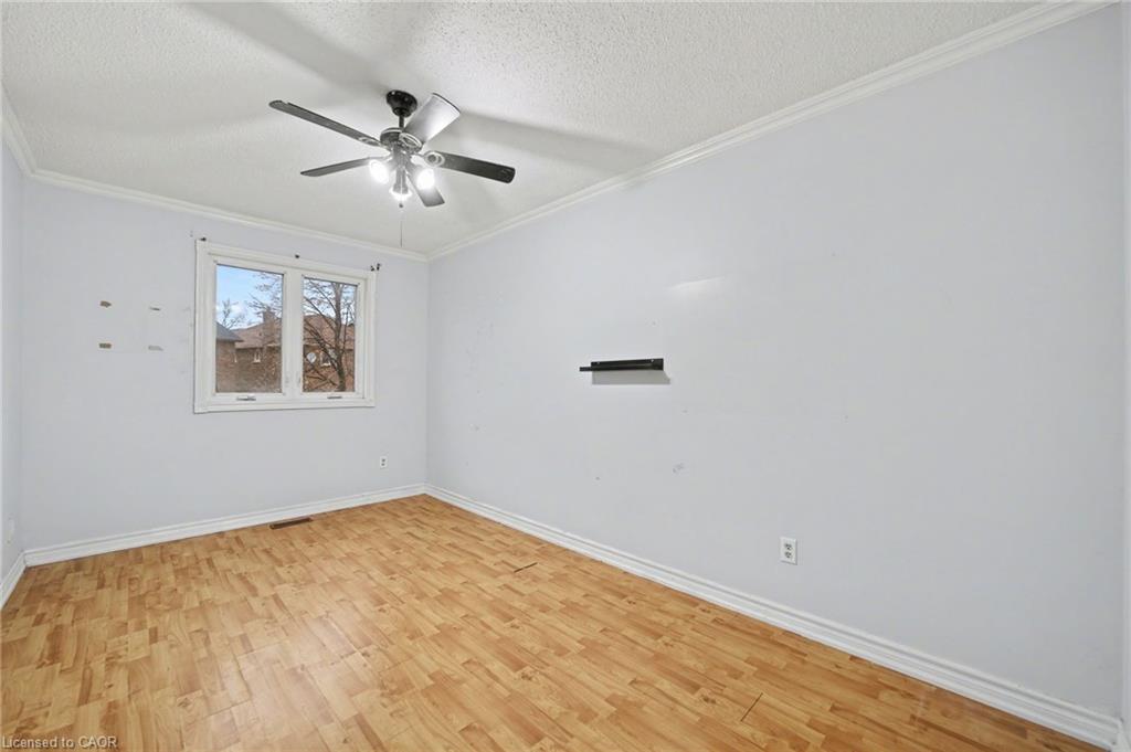 993 Lucerne Crescent Property Photo 11
