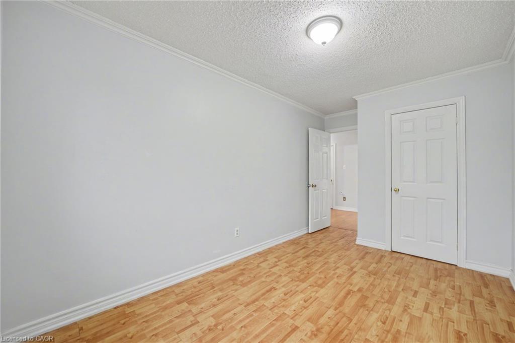 993 Lucerne Crescent Property Photo 12