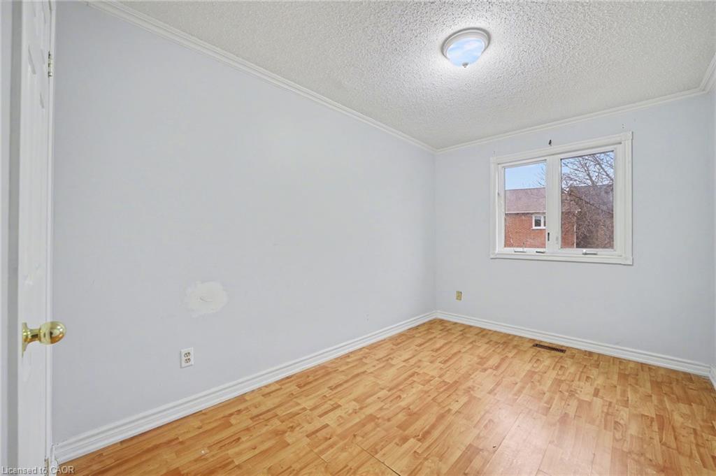 993 Lucerne Crescent Property Photo 13