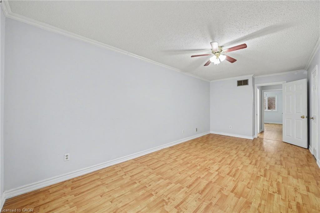 993 Lucerne Crescent Property Photo 16