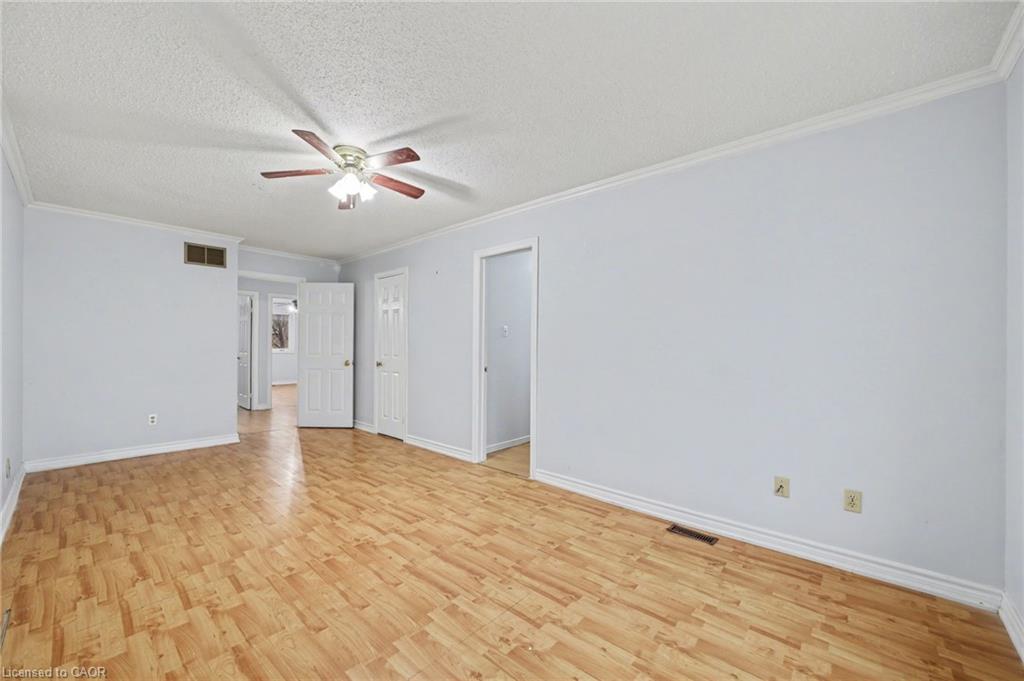993 Lucerne Crescent Property Photo 17