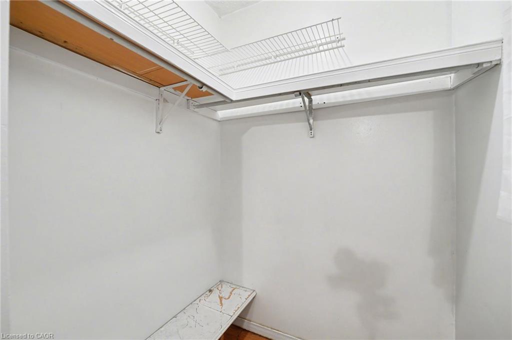 993 Lucerne Crescent Property Photo 19
