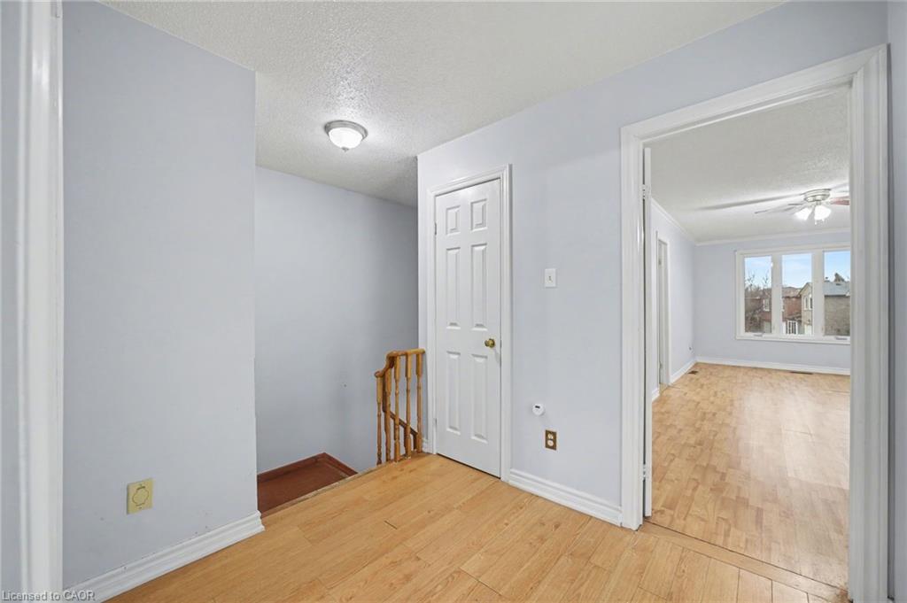 993 Lucerne Crescent Property Photo 21