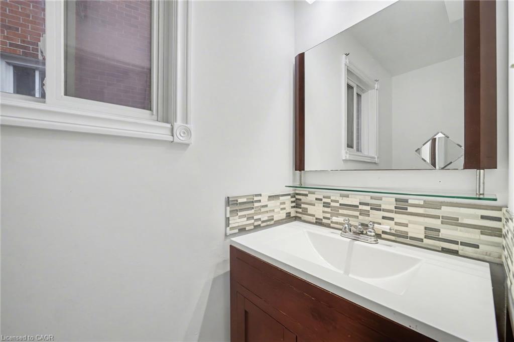 993 Lucerne Crescent Property Photo 22