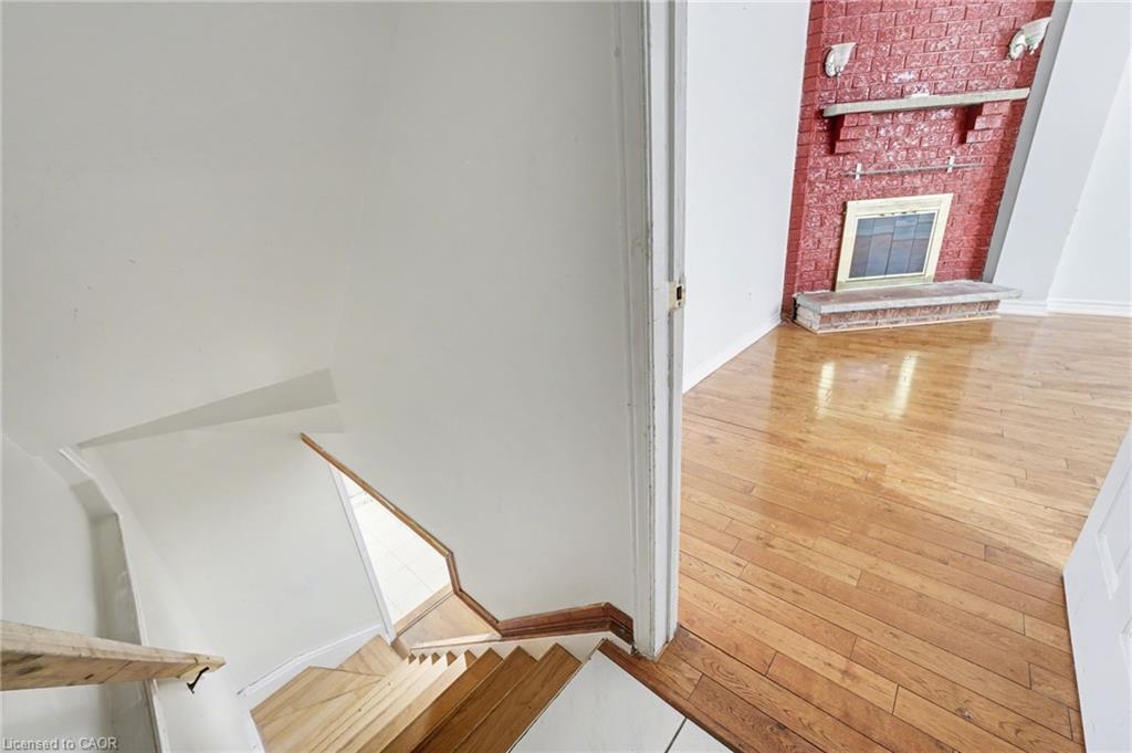 993 Lucerne Crescent Property Photo 23