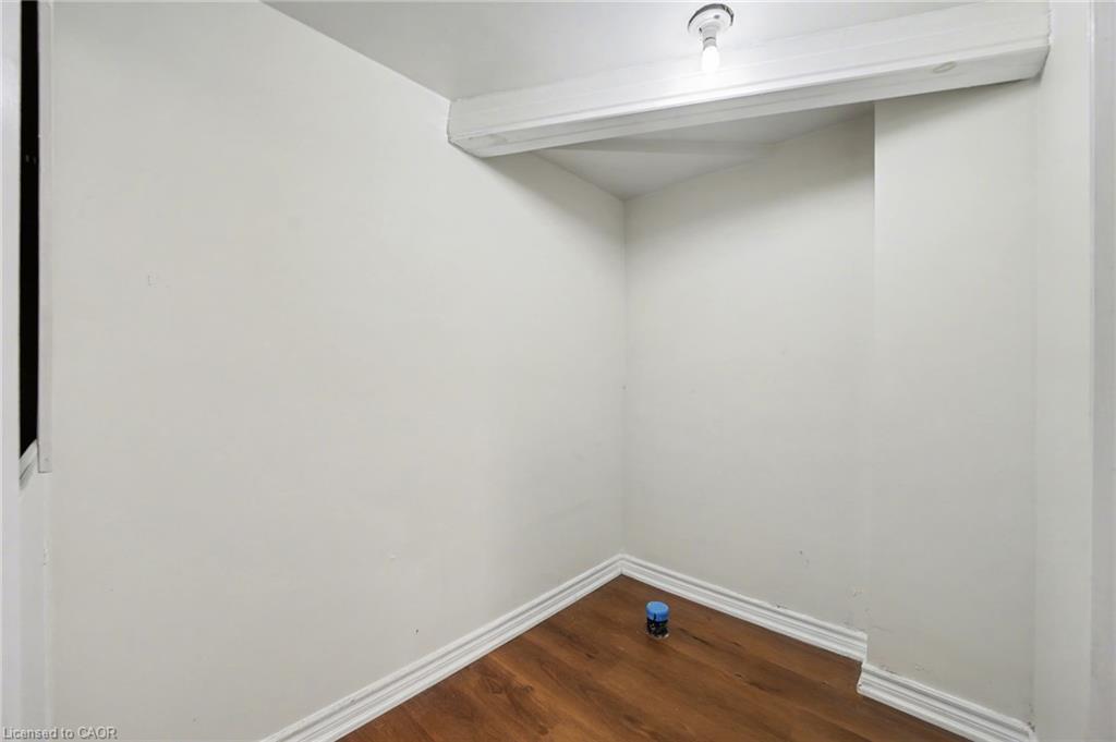 993 Lucerne Crescent Property Photo 25