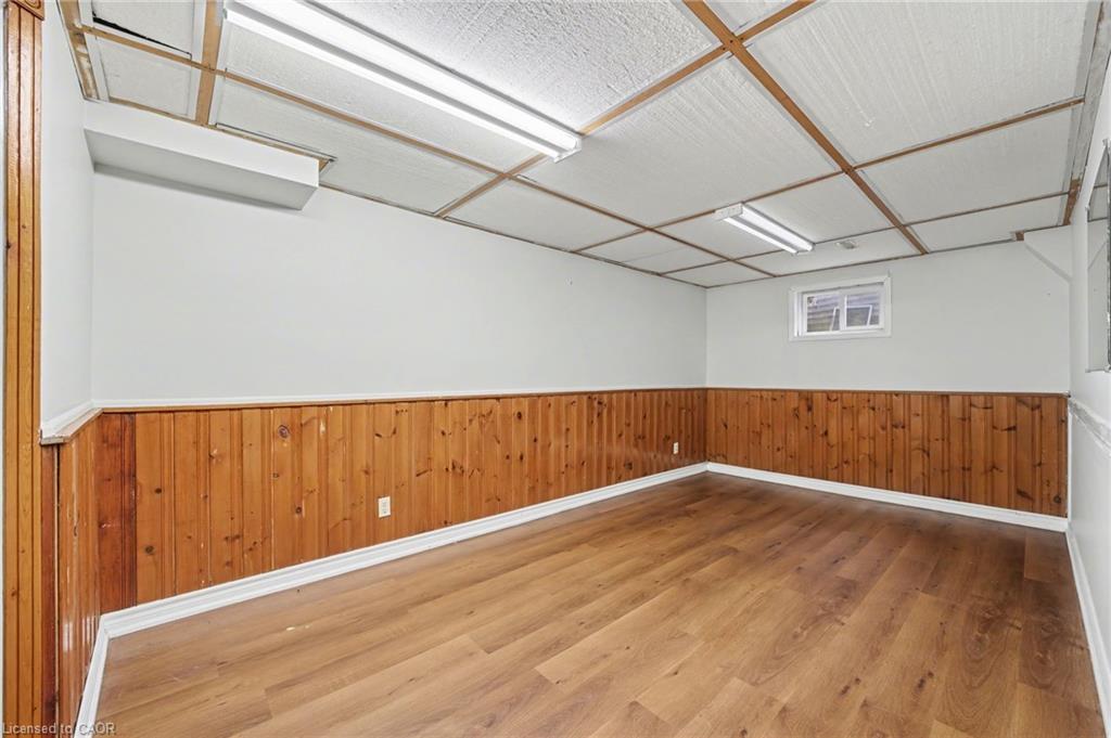 993 Lucerne Crescent Property Photo 27