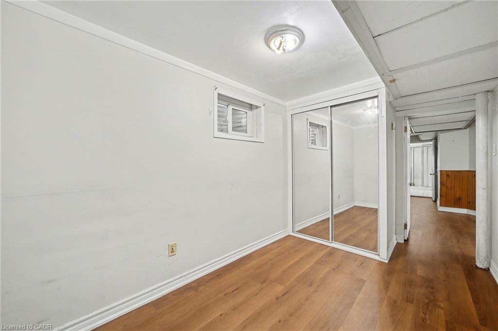 993 Lucerne Crescent Property Photo 28