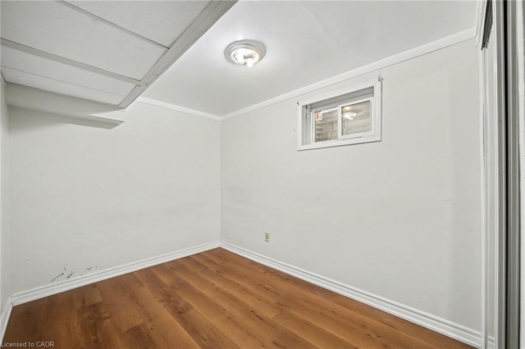993 Lucerne Crescent Property Photo 29
