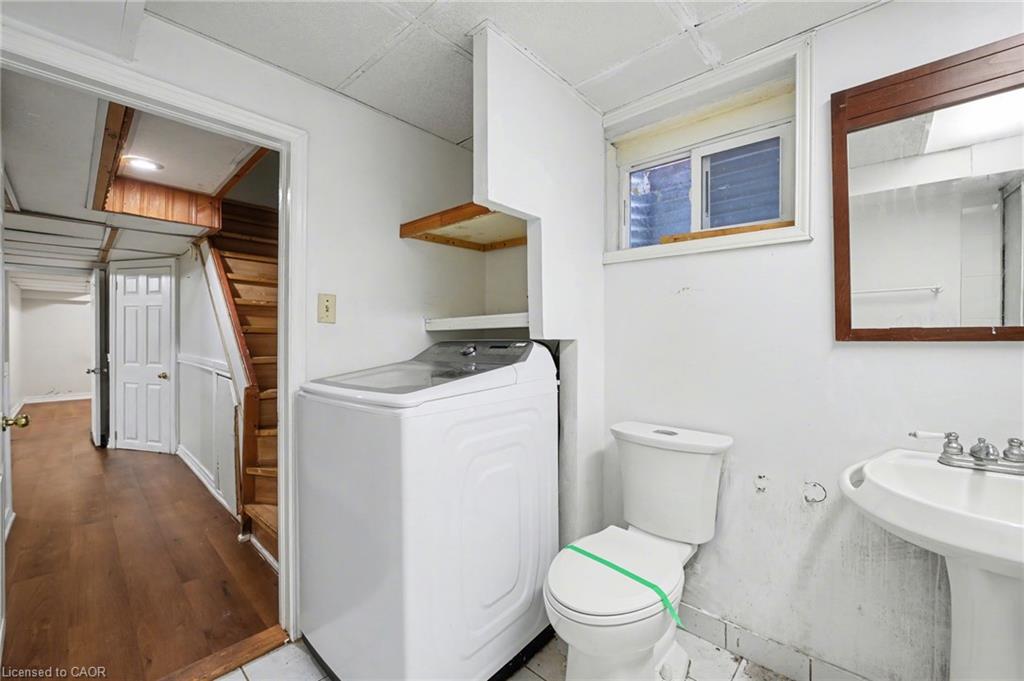 993 Lucerne Crescent Property Photo 31