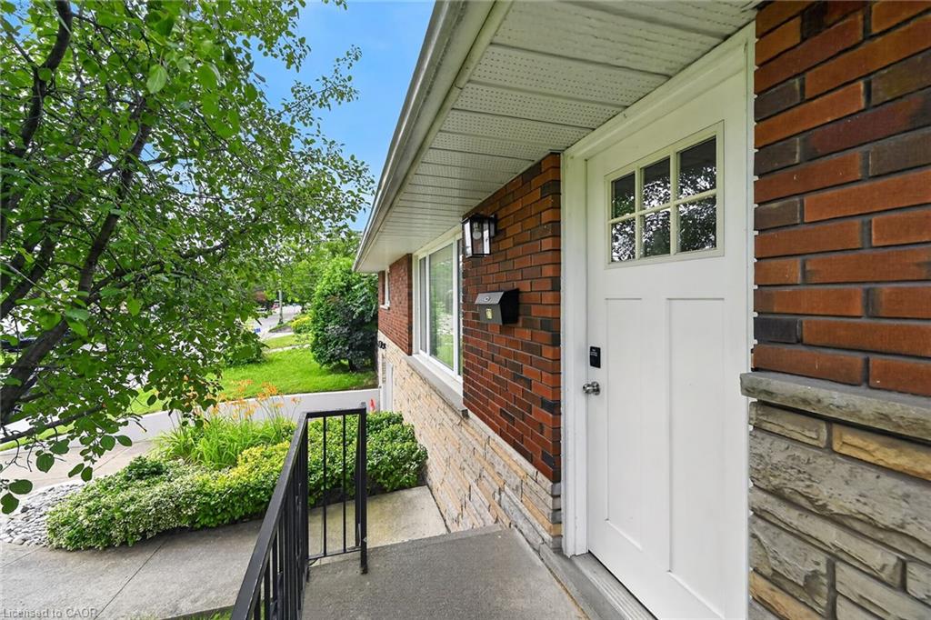 27 Ainslie Avenue Property Photo 4