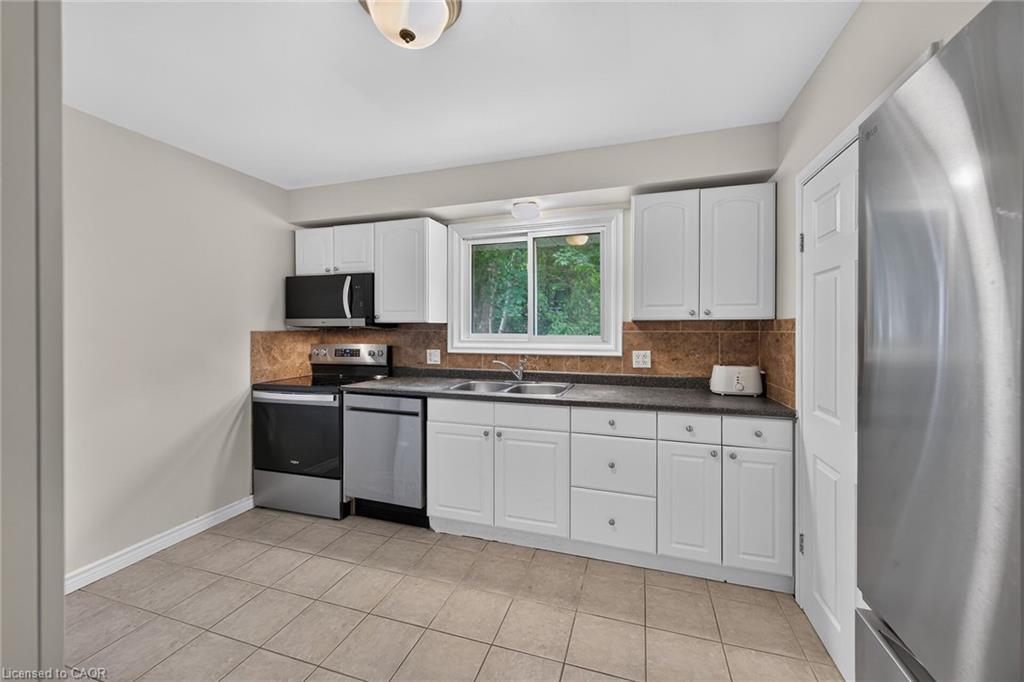 27 Ainslie Avenue Property Photo 15