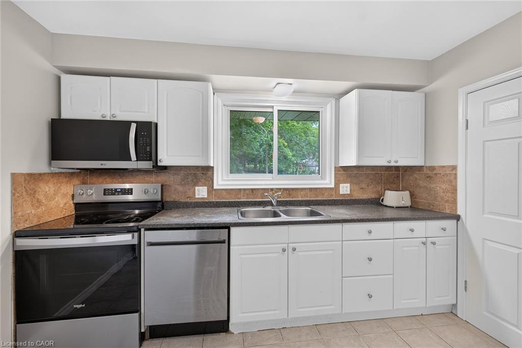 27 Ainslie Avenue Property Photo 16