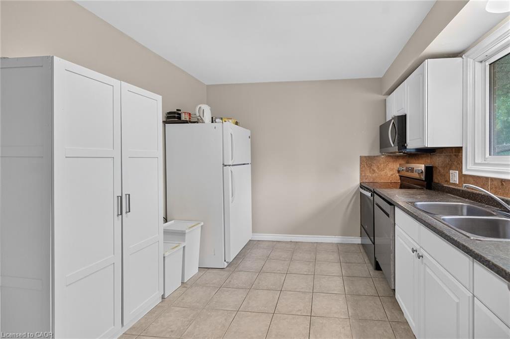 27 Ainslie Avenue Property Photo 17