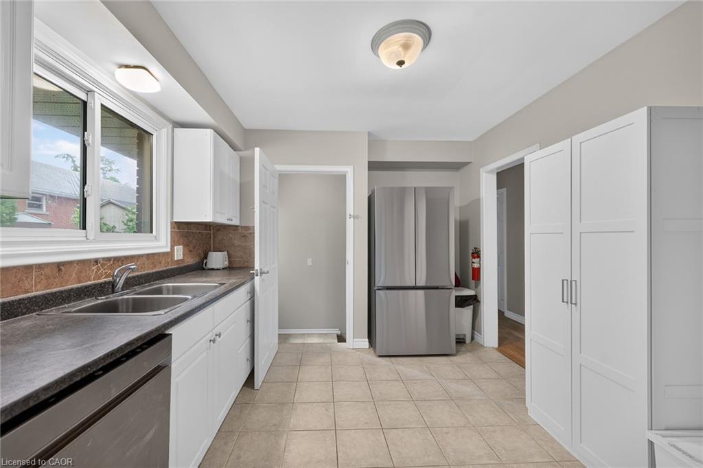 27 Ainslie Avenue Property Photo 18