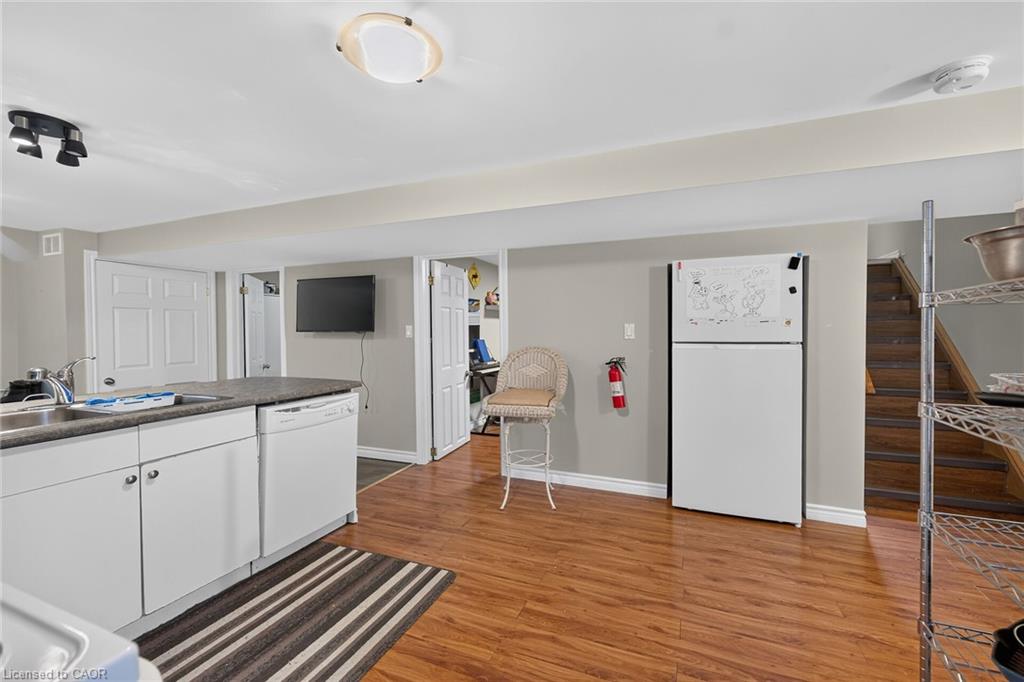 27 Ainslie Avenue Property Photo 29