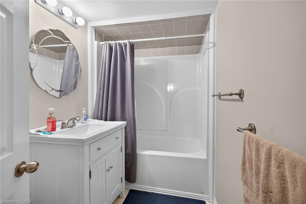 27 Ainslie Avenue Property Photo 39