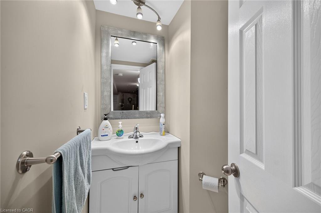 27 Ainslie Avenue Property Photo 40