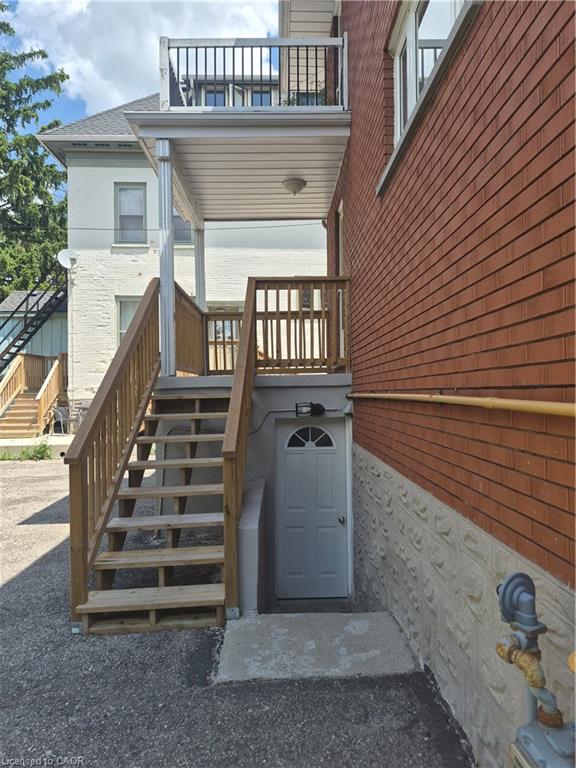 1-132 Allen Street E Property Photo 4