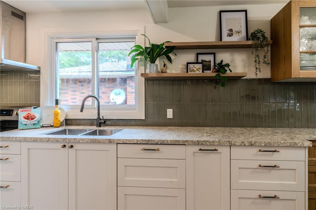 17 Woodsview Avenue Property Photo 8