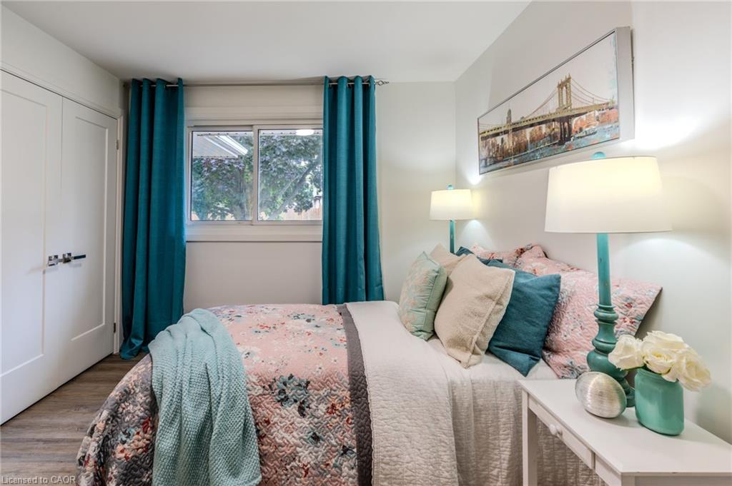 17 Woodsview Avenue Property Photo 14