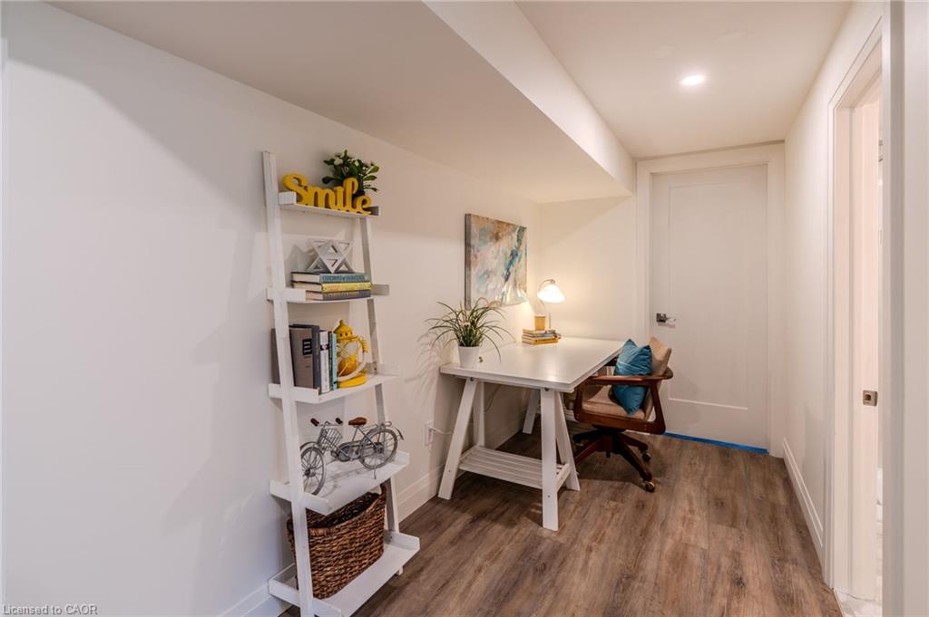 17 Woodsview Avenue Property Photo 23