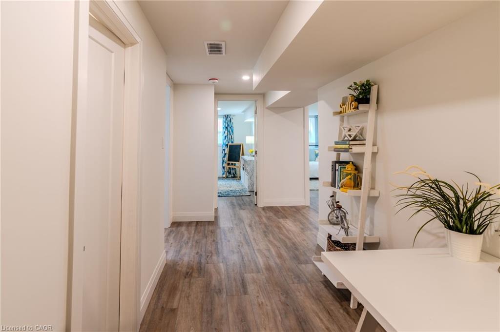 17 Woodsview Avenue Property Photo 24