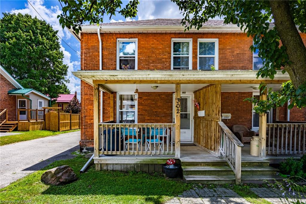 302 Simcoe Street Property Photo 1