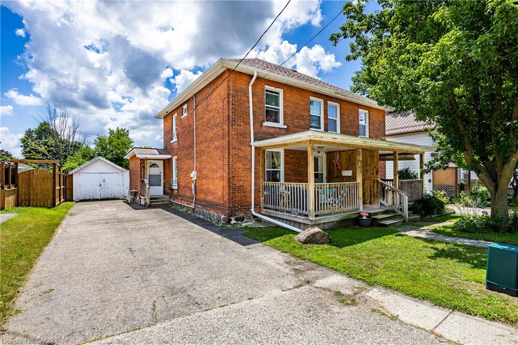 302 Simcoe Street Property Photo 2