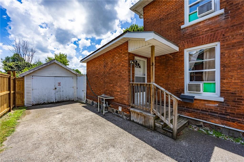 302 Simcoe Street Property Photo 3