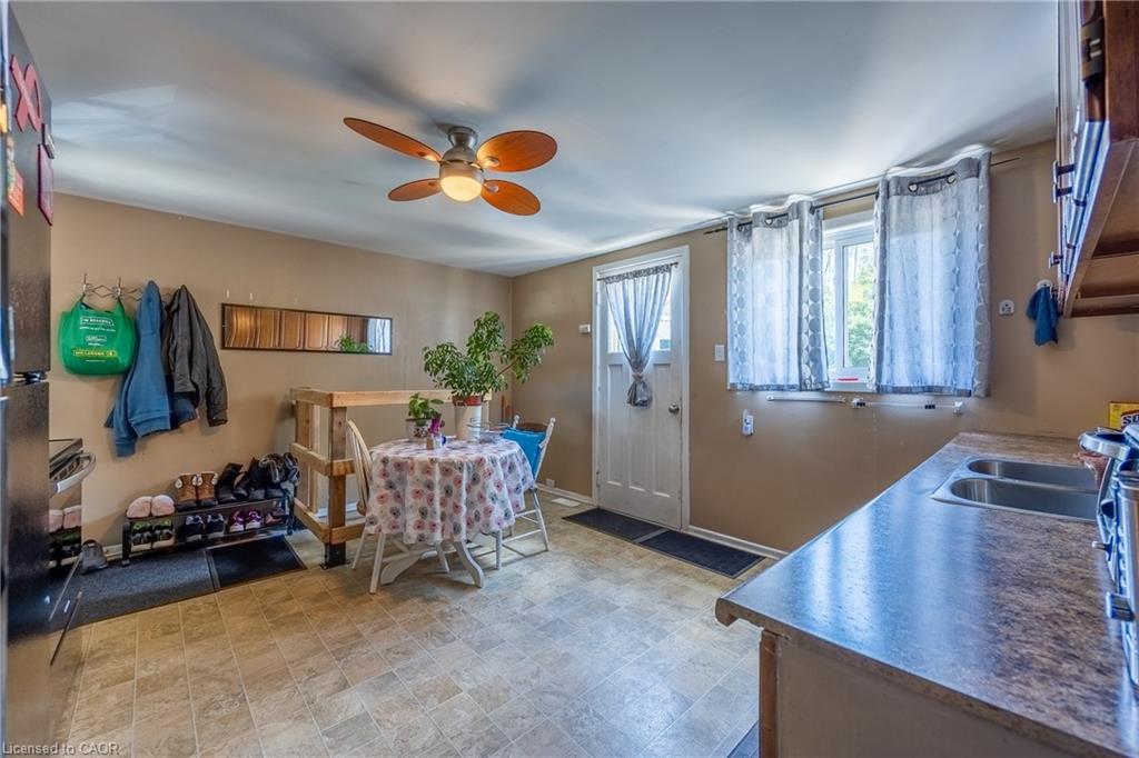 302 Simcoe Street Property Photo 4