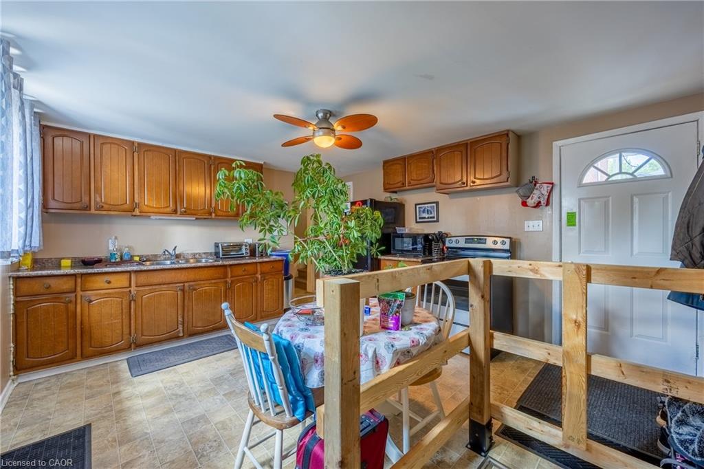 302 Simcoe Street Property Photo 6